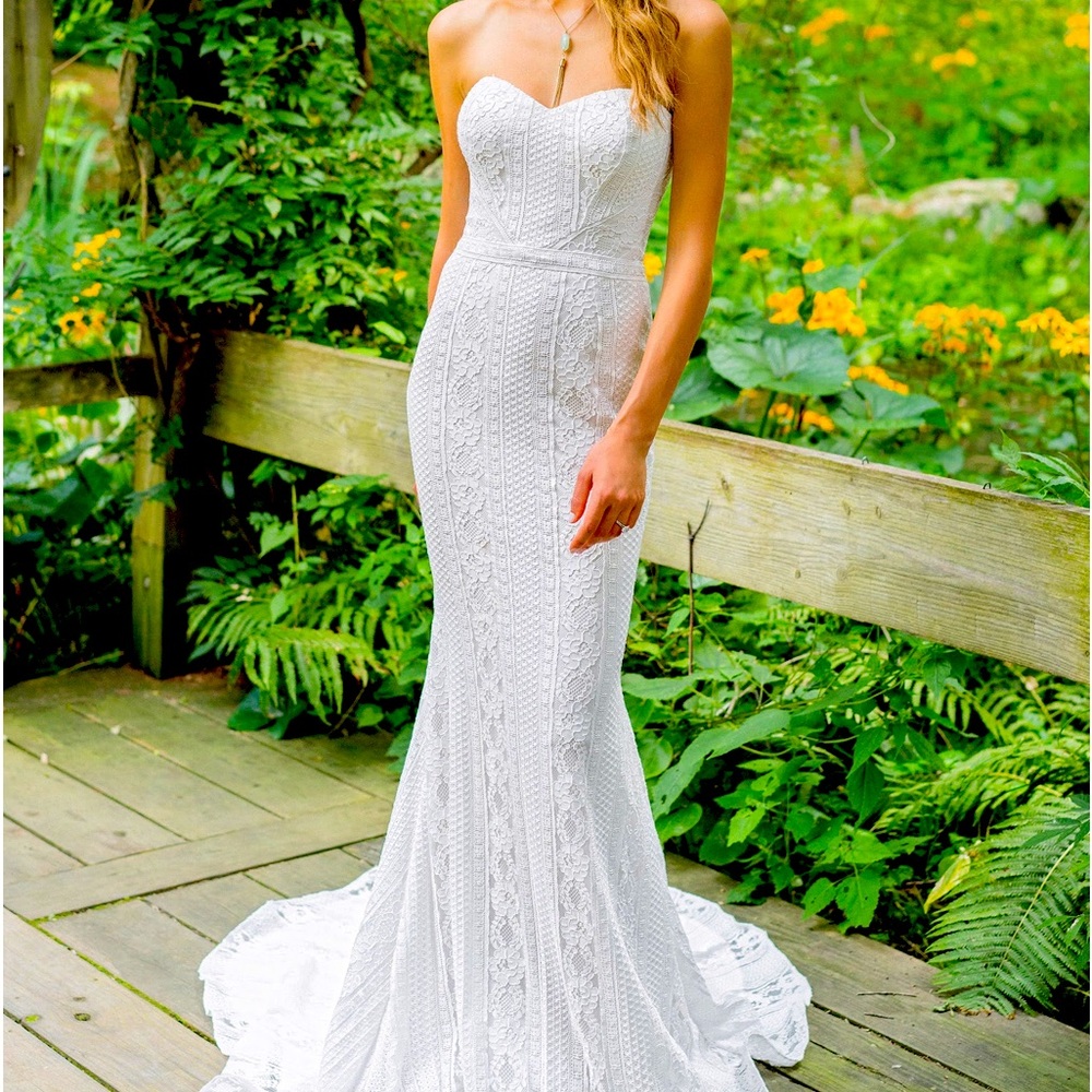 Lillian West 66018 Ivory wedding dress size 12 NEW never been worn